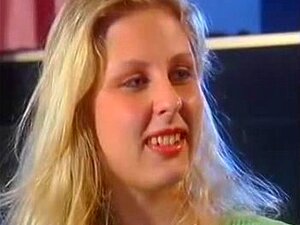 Mega Titten Süße Deutsche Julia 19 Jahre alt, deutsche Schlampe