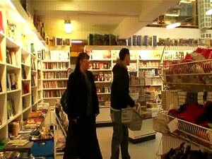 Han plockar upp bystig bokmalsbitch för lek