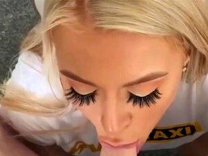 Schau dir an, wie die blonde Pornodarstellerin ihrem glücklichen Fan