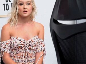 Erwischte blonde Süße Ladendiebin im Doggystyle vom Polizisten.