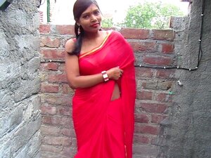 Heißeste Bhabhi Sari in einem sexy Stil, Red Color Saree Act