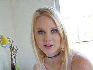 POV Blonde Amateurin reitet den Stiefbruder. Pov Blonde Amateurin