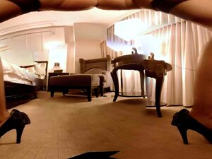 HoloGirls VR Esittelee Cherie Deville Facesittingin
