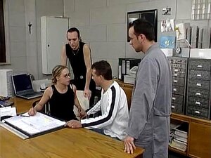 Fisting - Blonde reitet auf einer Faust