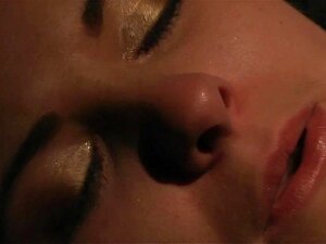 Orgasmus und Weinen vor Schmerz in BDSM-Bondage, Eine Süße ### in