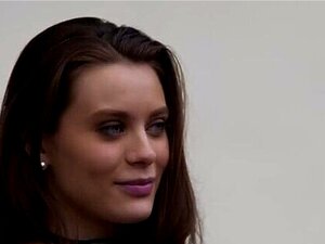 DORCEL CLUB Clea wird sofort geil in der Küche