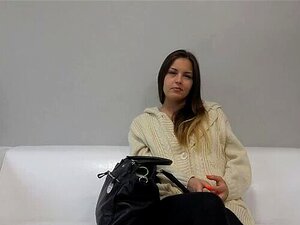 Teenager-Prinzessin hat perfekten Körper zum Ficken
