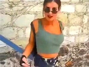Mijn hete zwarte bruine vriendin ziet eruit als Tomb Raider op