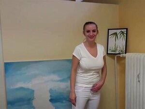 Tschechische Masseurin mit großen Titten hat nichts dagegen, ihren