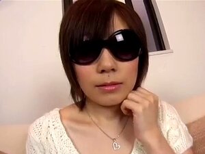 Anonieme Aziatische met enorme tieten