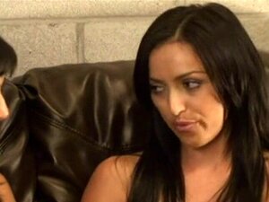 Sie hat ein schöne enge Muschi