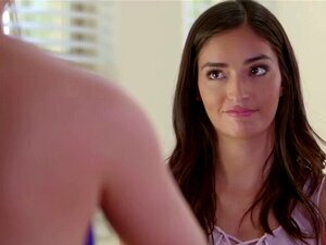 Emily Willis ist gerade von einer Reise nach Hause gekommen und dann