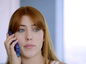 Süße Rothaarige Gwen Stark genießt ihren ersten BBC!. Gwen steht