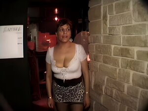 FRANZÖSISCHE REIFE n26 Brünette anal stiefmutter gangbang im club