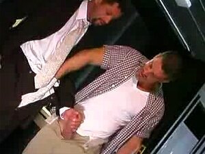 Plongez dans une fiesta ardente entre hommes tandis qu'une équipe