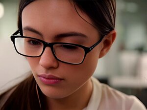 TUSHY Analunterricht für sexy Nerd Maya Grand