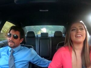DevilsFilm Ella Knox ist Breasty und bereit, eine öffentliche Fahrt
