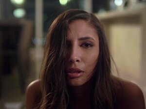 Дубље. Мик гледа како његова жена Ђана