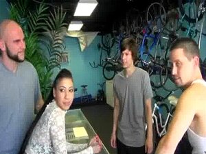 Söpö mimmi opiskelija vaihtaa seksiä ylimääräistä rahaa 19