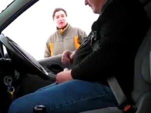 Menschen bekommen Handjobs in der Öffentlichkeit