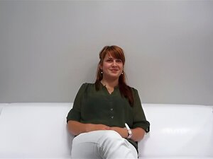 Entzückende Ivana: Ein tschechisches rothaariges Casting