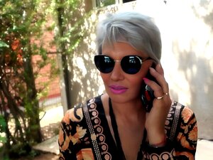 ICH FICKE DEINEN ARSCH, WÄHREND MEINE FRAU HART ARBEITET