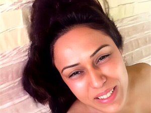 Pakistanische Schauspielerin SOFIA AHMED masturbiert 2