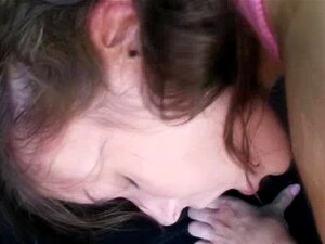 Pulsierende kleine Euro-Süße wird draußen durchgerammelt