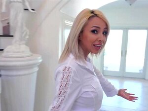 Er erzählt seiner blonden MILF-Stiefmutter Lauren Pixie mit großen