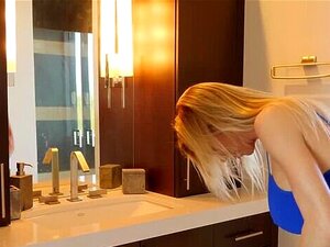PUREMATURE Äitipuoli MILF Alexis Fawx paukutettu