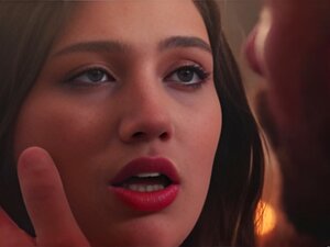 Kurvige Engel Lena Alyx unterwerfen sich ihrem Zuchtmeister