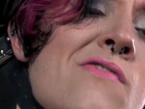 Сисата суб курва завезана и прстима