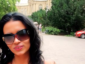 Zwei geile, riesige Titten-Eurobabes lassen sich überzeugen, eine