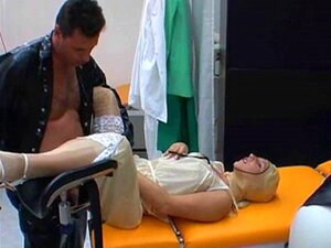 Gummispiele in der Gyn-Klinik. Gummispiele in der Gyn-Klinik