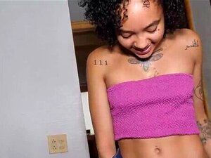 Zwei sexy, feine Freaks, asiatische Filipina Amora fickt gemischt,