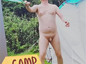 Nacktes Camping-Abenteuer.