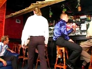 Tanja wurde in einem Club durchgefickt