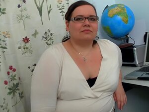 Буцмаста учитељица заводи ученика за