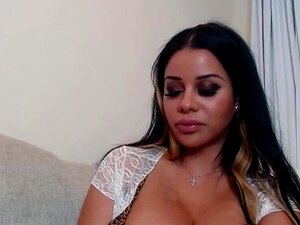 Camsoda - Mary Jean si masturba in calze e tacchi alti