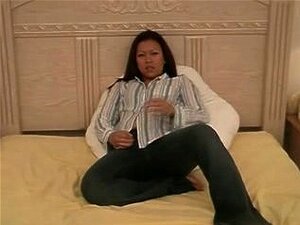 Оријентална кучка пуши курац