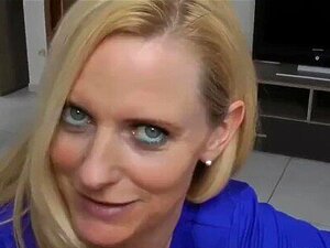 Freche deutsche Mama bläst und bekommt eine Creampie
