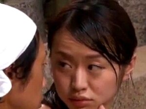 Perfekter Körper, asiatische Japanerin wird ins öffentliche Bad