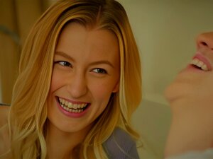 VIXEN färska blonda tjejer delar pojkvän, Kendras styvföräldrar