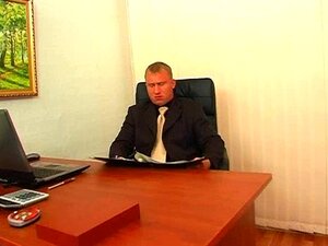 Канцеларијски живот једне милф