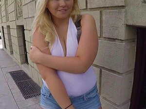 Als wir zu meinem Auto gingen, hielt ich sie in der Treppe im Parkhaus