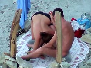 1fuckdatecom Nacktstrand schöner Blowjob