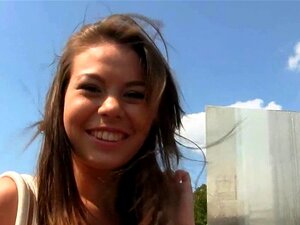 Sesso di gruppo premia troie europee con gioia. Azione di scopata di