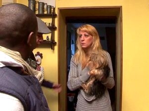 Louise, uma madura madura que adora paus negros, é fodida analmente