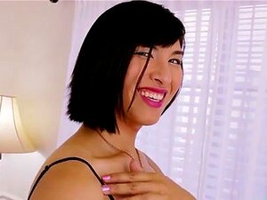 Winzig bestückte Solo-Ladyboy aus den USA wichst. Winzig bestückte