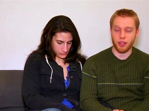 Amateur-Swinger lassen sich in einer Orgie im Swingerhaus entgehen